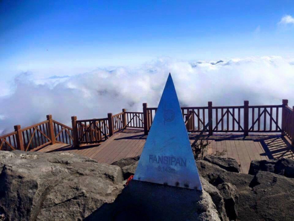 Đỉnh Fansipan - Nóc nhà Đông Dương với độ cao 3.143m