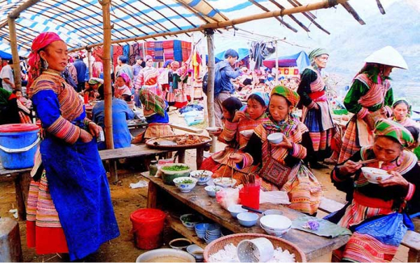 Chợ phiên Sapa