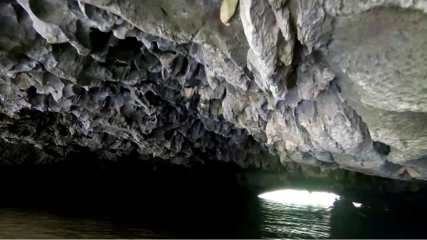 Hang Cả Tam Cốc