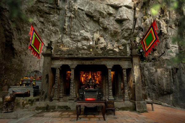 Đền Trần Tràng An